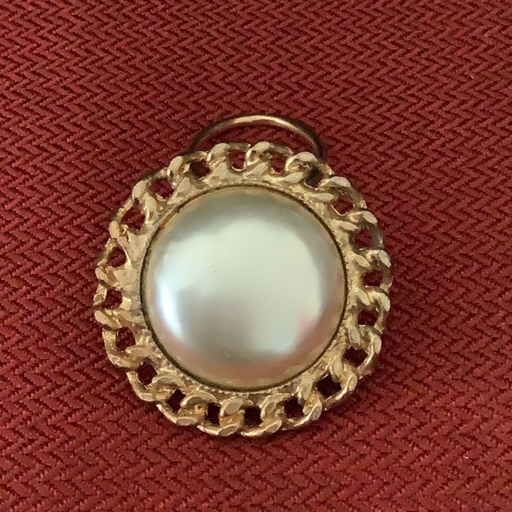 Scarf tie pho pearl look with gold tone metal